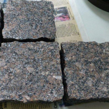 Колотая брусчатка из Дымовского гранита - 100x100x50