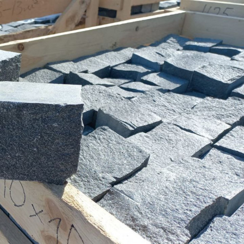 Брусчатка пилено-колотая, Габбро-Диабаз - 100x100x50