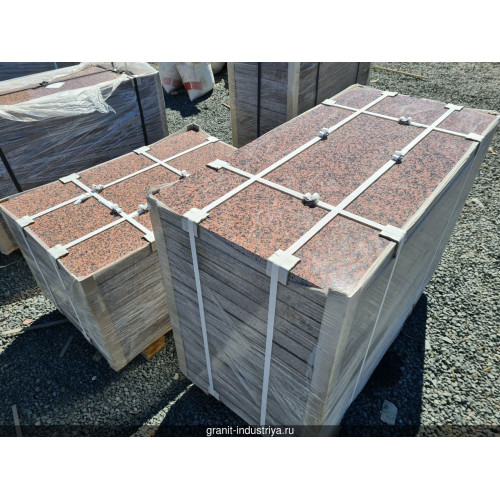 Памятники из гранита Balmoral Red